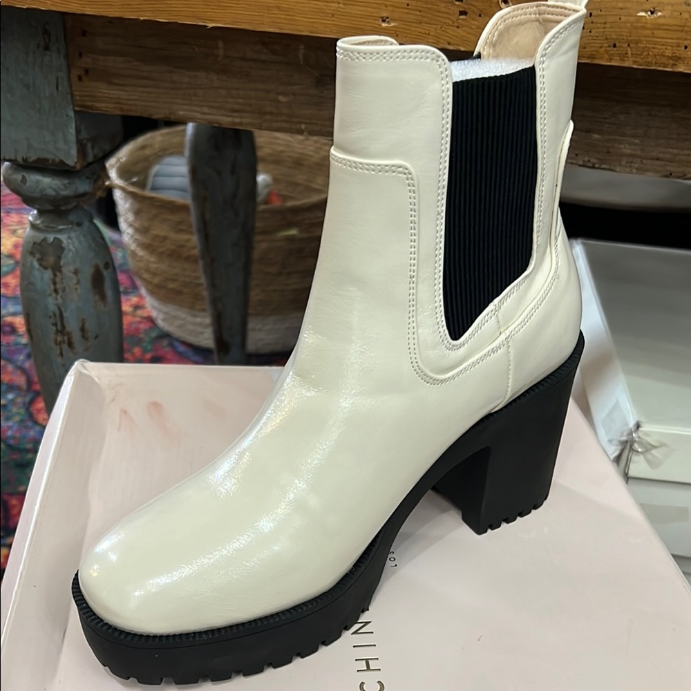 Chinese Laundry White and Black Chunky Heel Chelsea Boots - Picture 4 of 7